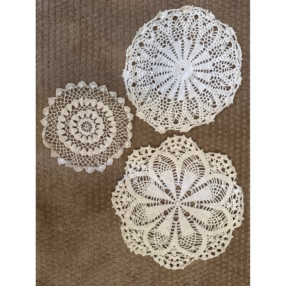 Vintage White Hand Crochet Lace Doily Set of 3 Round Cotton Table Linens 1247